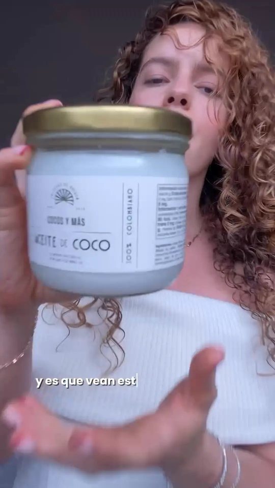 Video de cliente usando aceite de coco Cocos y Más
